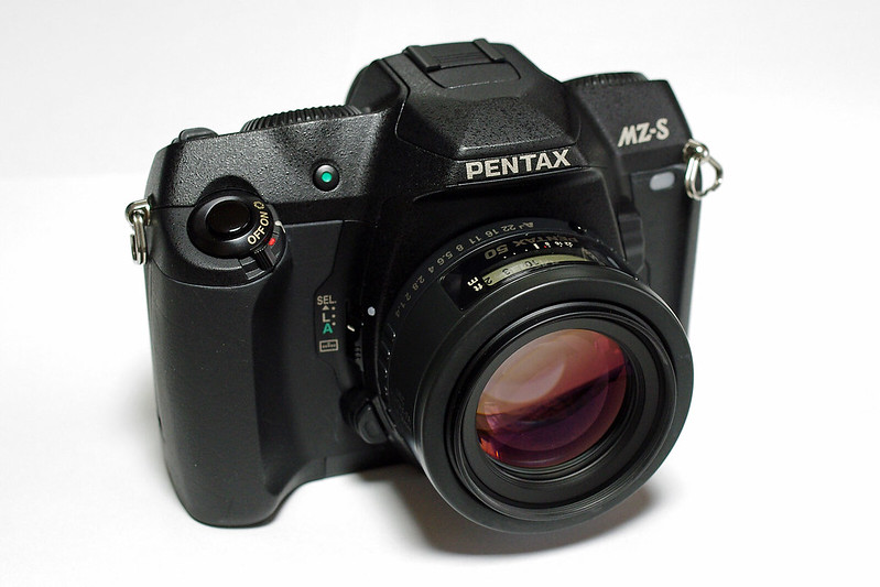 標準レンズ」に返り咲いた老兵 FA50mmF1.4はPENTAX K-1に良く似合う 
